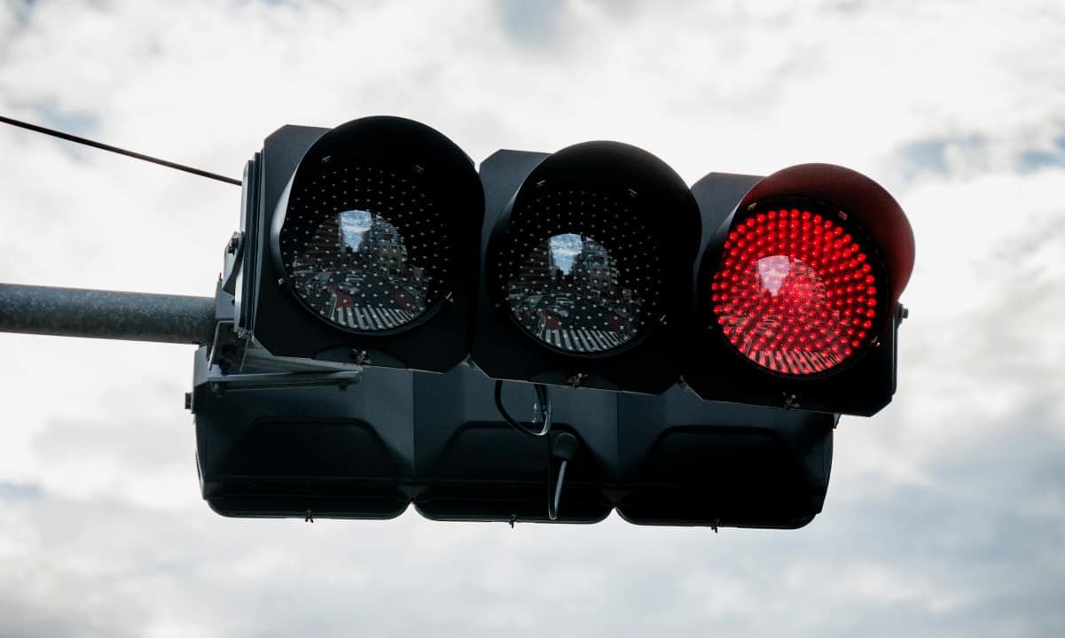 DeFi Lending Sector Sees Investor Exodus Amid Market Meltdown